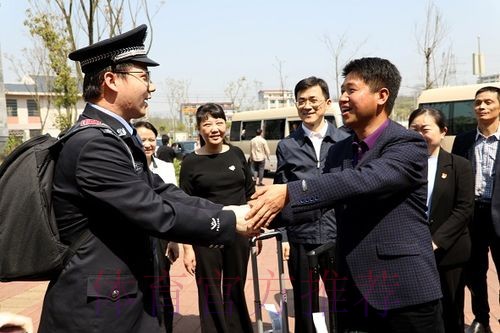 公安部、国家体育总局、北京市公安局、中国足球协会联合帮扶团到黔西南州调研 公安部、国家体育总局、北京市公安局、中国足球协会联合帮扶团到黔西南州调研