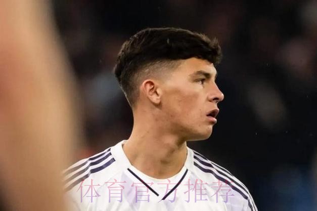 年轻球员谢伊-莱西红牌道歉：从失误中学习成长！